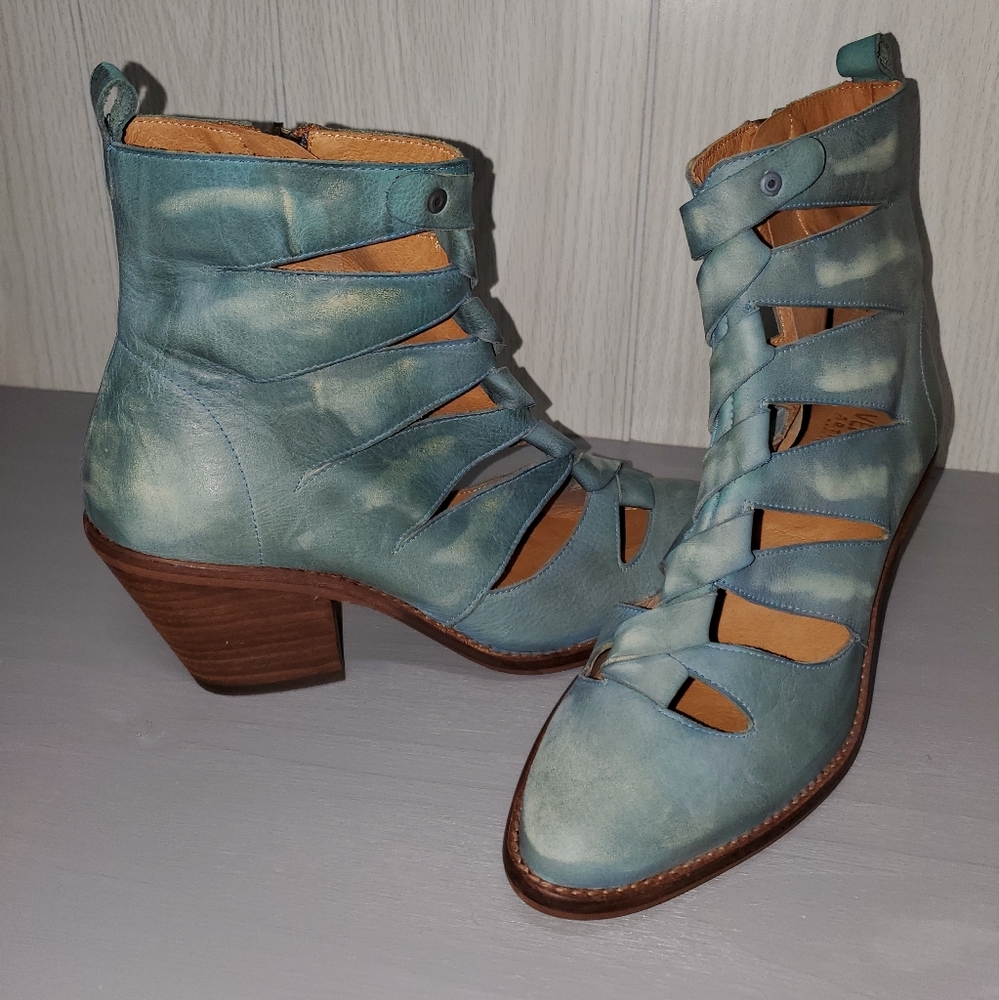 Brand New Sundance Veracruz Distressed Boots sz 8
